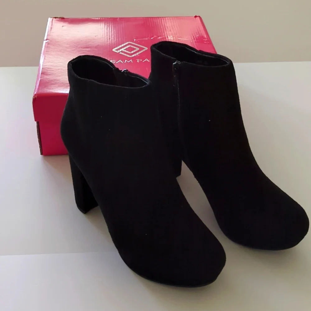 Dream Pairs Stomp Black Block Heeled Zip- up side Booties
